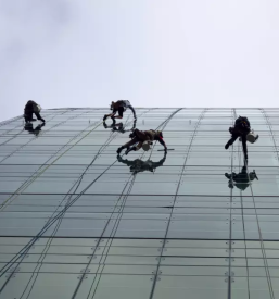 Ciscenje stekel na visini pomurje