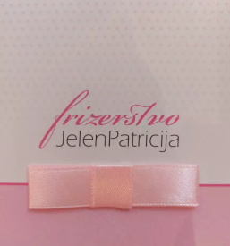 Frizerski salon komen, okolica