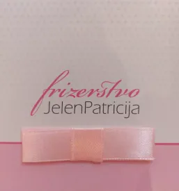 Frizerski salon komen, okolica
