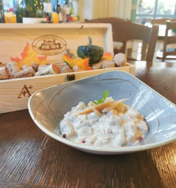 Gostilna z a la carte hrano kojsko