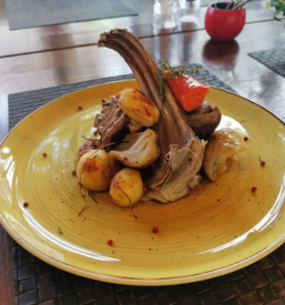 Gostilna z a la carte hrano kojsko