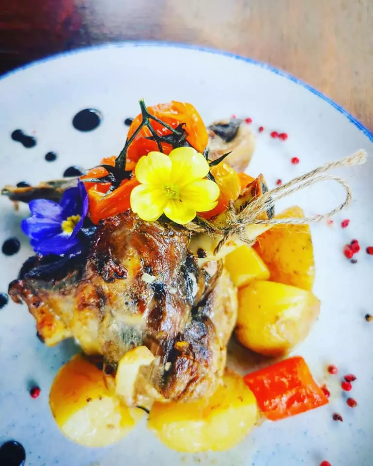 Gostilna z a la carte hrano Goriška