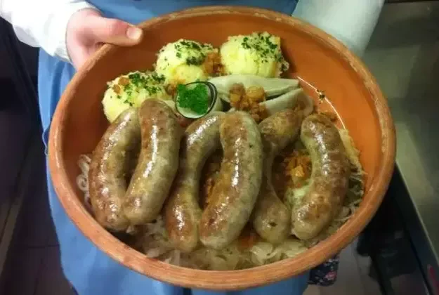 Besuchen Sie ein gutes Restaurant in Bohinj
