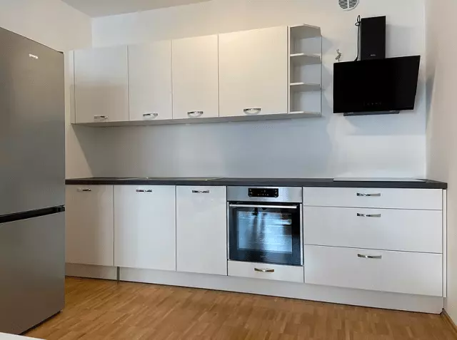 Moderne kuhinje z otokom