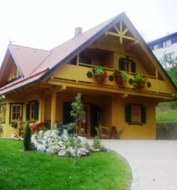 Izdelava lesenih his in brunaric v sloveniji