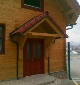 Izdelava lesenih his in brunaric v sloveniji