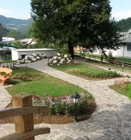 Kamniti in granitni tlaki Slovenija