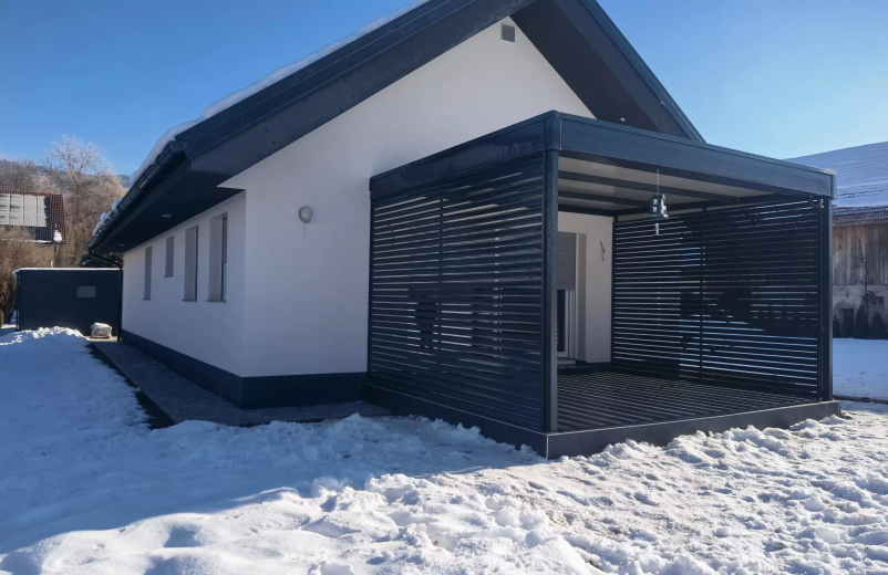 Potrebujete kovinski nadstrešek? Na Koroškem ga za vas izdelamo pri Kovinostrugarstvu Meh!