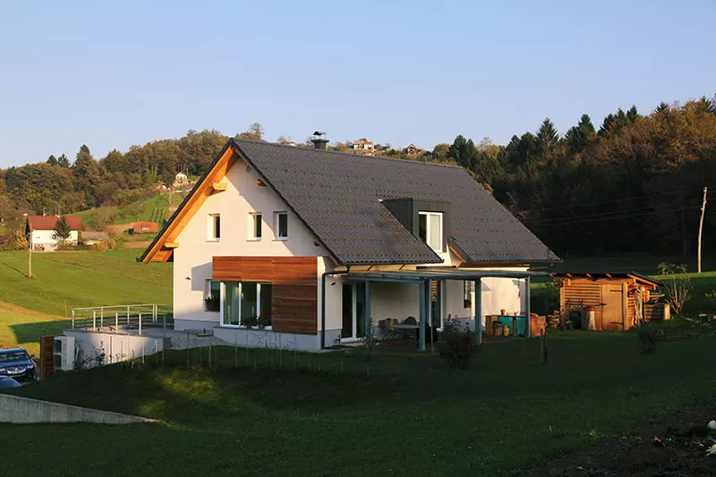 Za kvalitetna krovska in tesarska dela na Dolenjskem se zanesite krovstvo, kleparstvo in tesarstvo Tršinar!