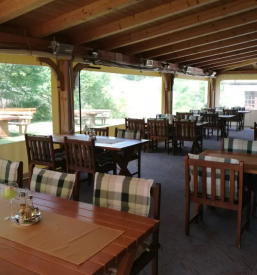 Nedeljska kosila in prostor za zakljucene druzbe idrija