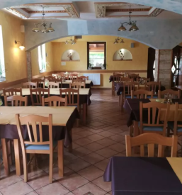 Nedeljska kosila in prostor za zakljucene druzbe idrija