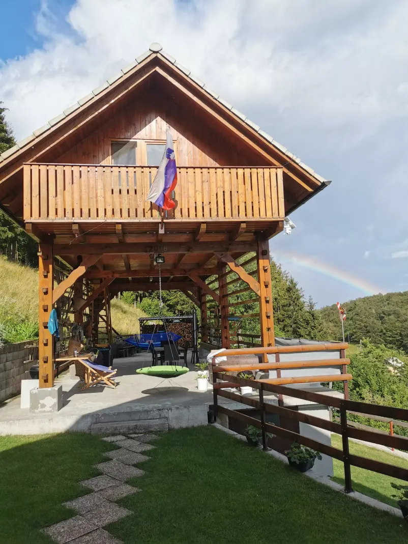 Nočitev na kozolcu Trbovlje, Zasavje