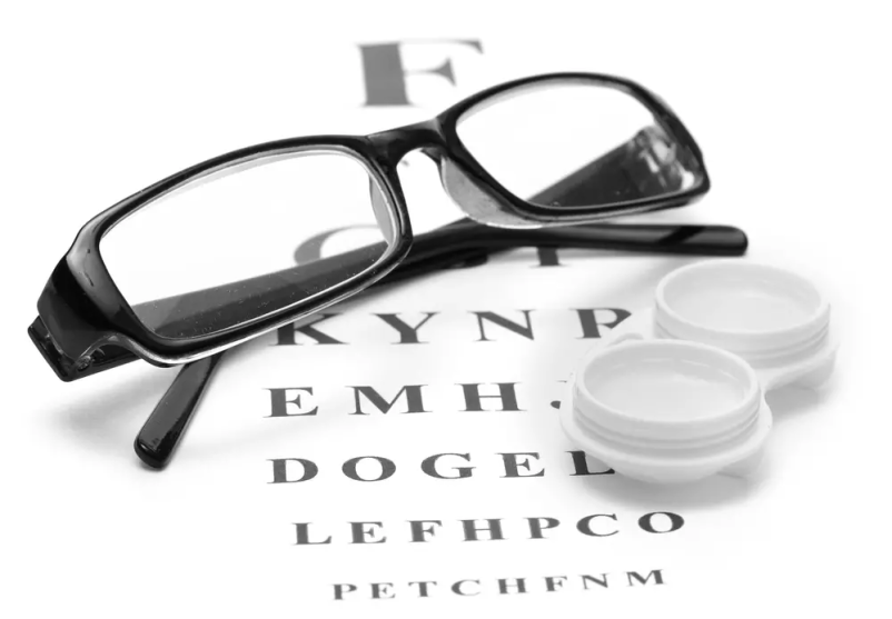 Očala in tabela za pregled oči