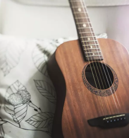 Poucevanje kitare smartno ob paki