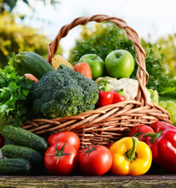 Prodaja sezonske zelenjave na kmetiji bela krajina