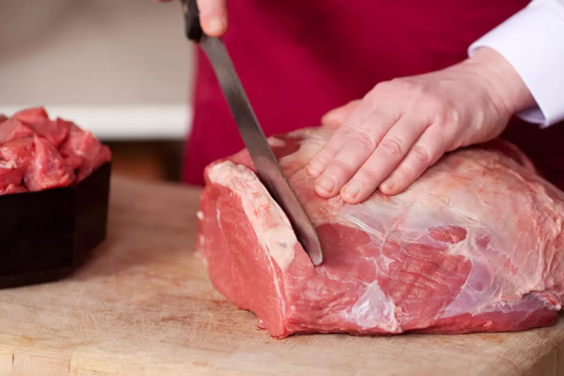 Široka ponudba svežega mesa in mesnih izdelkov