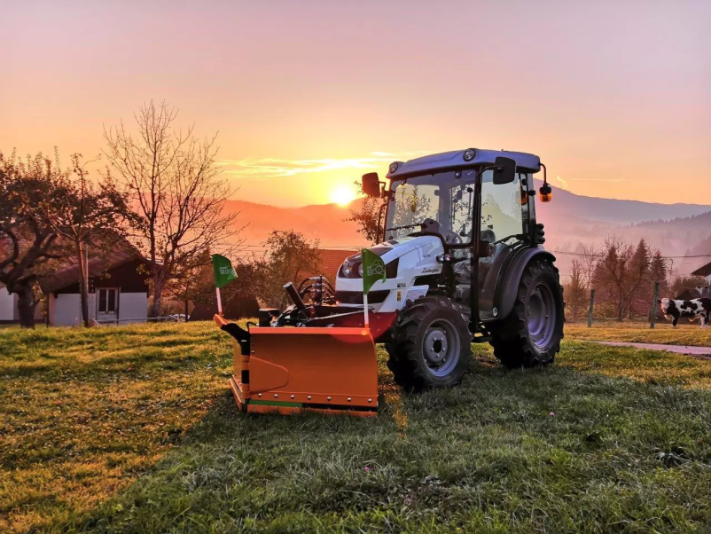 Poceni rezervni deli za traktor Slovenija