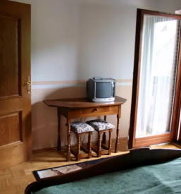 Restavracija in prostor za zakljucene druzbe bovec