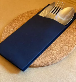 Pogrinjek z logotipom 