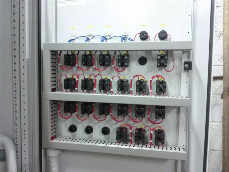 Servis stikalne opreme v Sloveniji