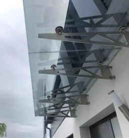 Stekleni nadstreški za vhodna vrata