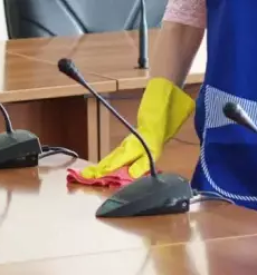 Storitve varovanja ciscenja in tiskarstva menges