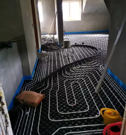 Ugodni strojni tlaki in estrihi Črnomelj