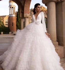 Trgovina s porocnimi oblekami kisovec