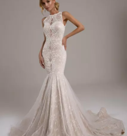 Trgovina s porocnimi oblekami kisovec