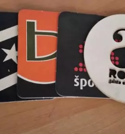 Ugoden tisk logotipov na serviete prticke