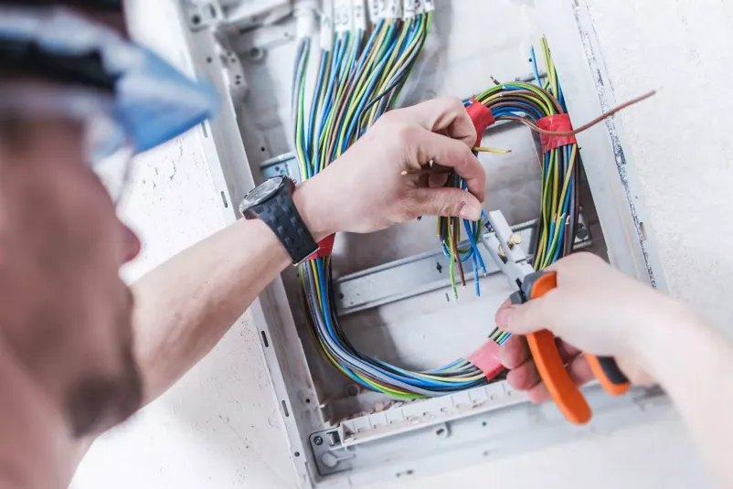 Ugodna montaža elektroinštalacij za stanovanja in poslovne prostore Slovenija