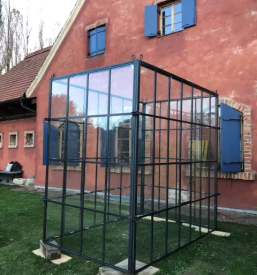 Ugodne kovinske konstrukcije tisina