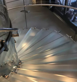 Ugodne kovinske konstrukcije tisina