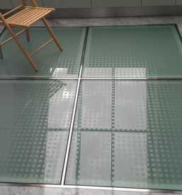 Ugodne kovinske konstrukcije tisina