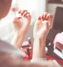 Ugodni gelirani nohti maribor