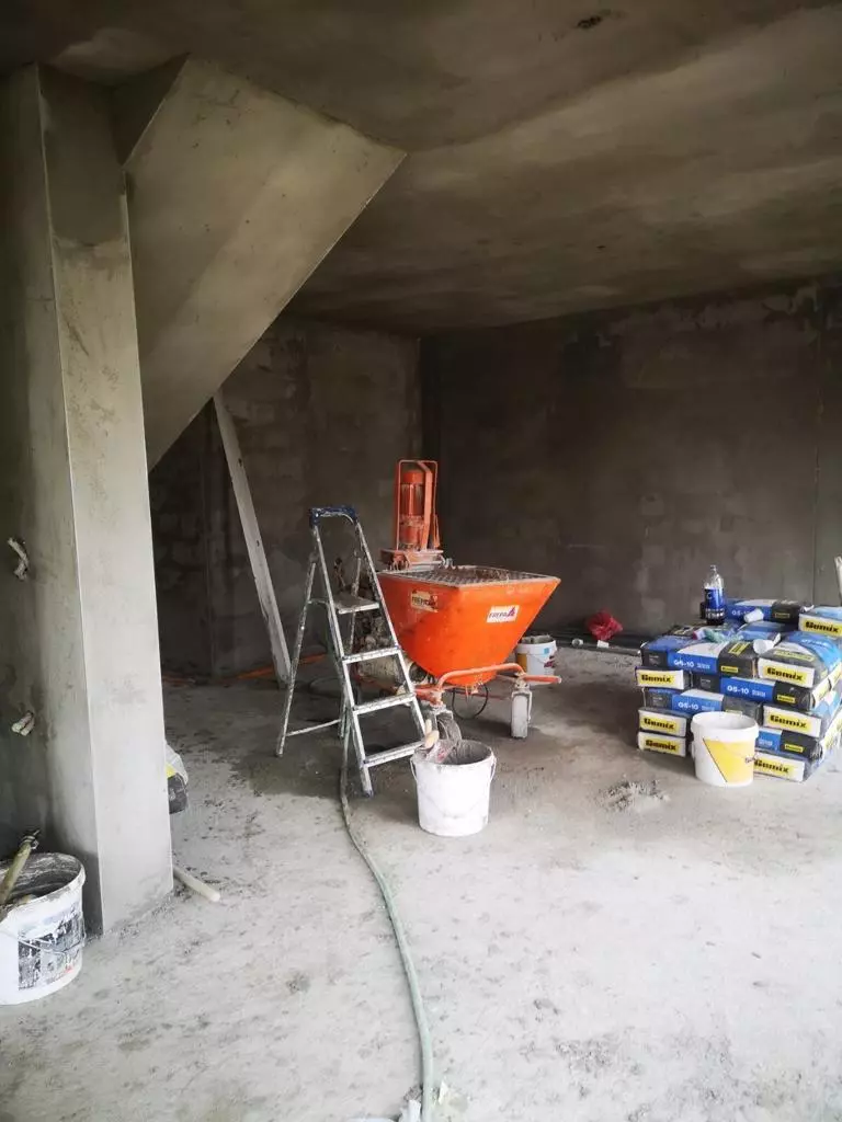 Kdo mi lahko uredi ugodne strojne omete na Dolenjskem?