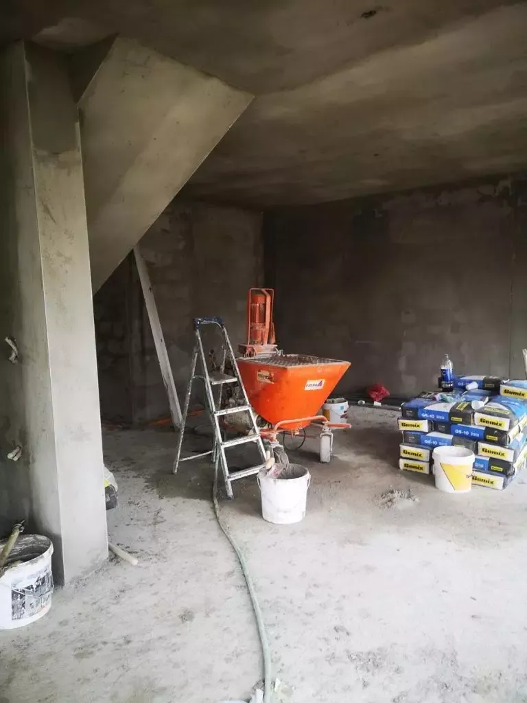 Kdo mi lahko uredi ugodne strojne omete na Dolenjskem?