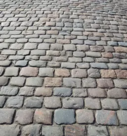 Ugodno tlakovanje dvorišč