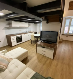 Unikatno masivno pohistvo po meri slovenija