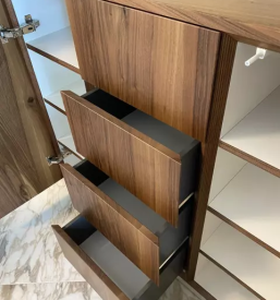 Unikatno masivno pohistvo po meri slovenija