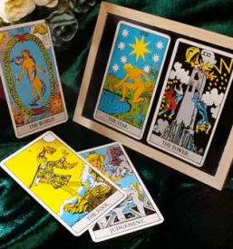 Vedezevanje s tarot kartami