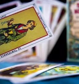 Vedezevanje s tarot kartami
