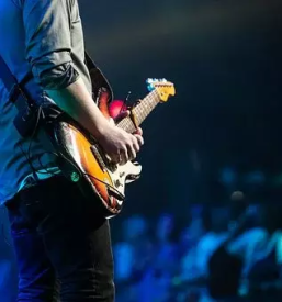 Angaziranje glasbenika luka basi