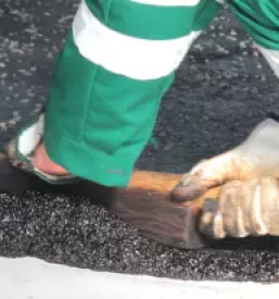 Asfaltiranje ceste v sloveniji