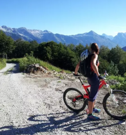 Camp ob reki koritnici soca