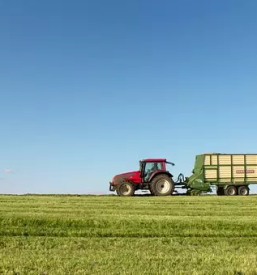 Dela s traktorjem podravska