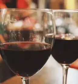 Vino v dobri gostilni Sežana