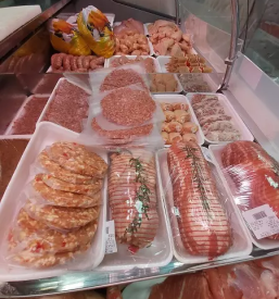 Začinjeno meso v dobri mesnici Koper