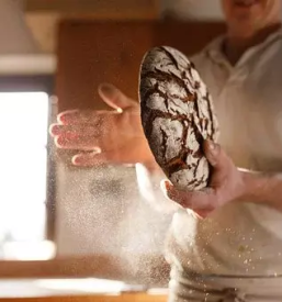 dober kruh iz pekarne koper