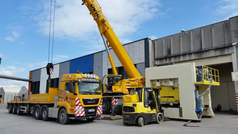 Izvajalec za dvig in transport težkih bremen v Sloveniji